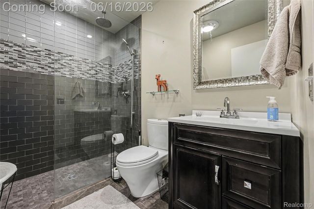 49033 Deerfield Park, Macomb Township, MI 48044