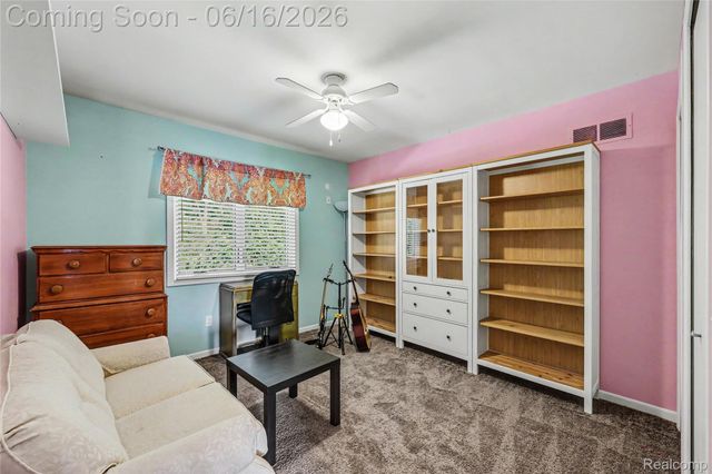 49033 Deerfield Park, Macomb Township, MI 48044
