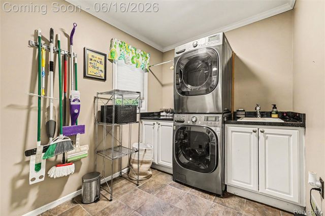 49033 Deerfield Park, Macomb Township, MI 48044