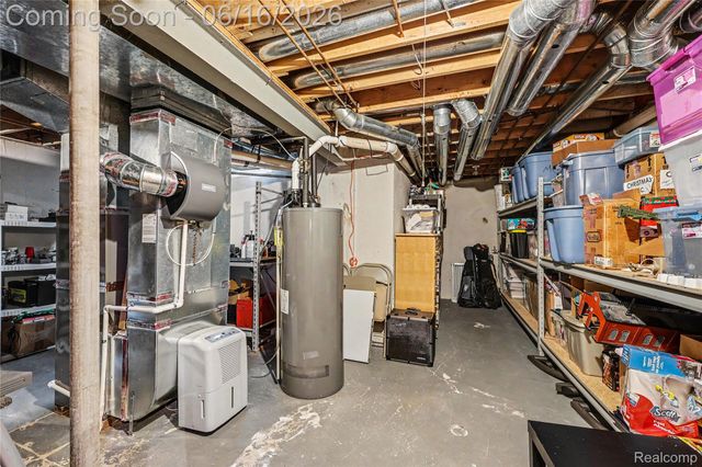 49033 Deerfield Park, Macomb Township, MI 48044