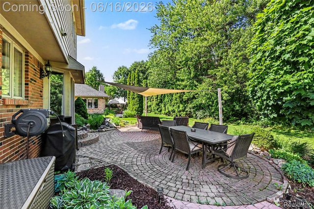 49033 Deerfield Park, Macomb Township, MI 48044