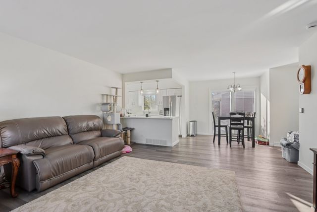 866 Clark Lane, Des Plaines, IL 60016