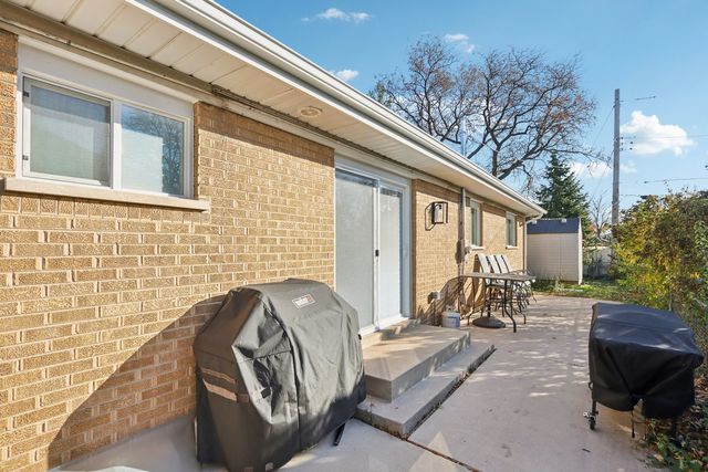 866 Clark Lane, Des Plaines, IL 60016