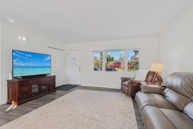 866 Clark Lane, Des Plaines, IL 60016