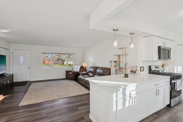 866 Clark Lane, Des Plaines, IL 60016