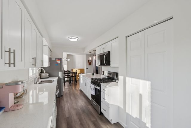 866 Clark Lane, Des Plaines, IL 60016