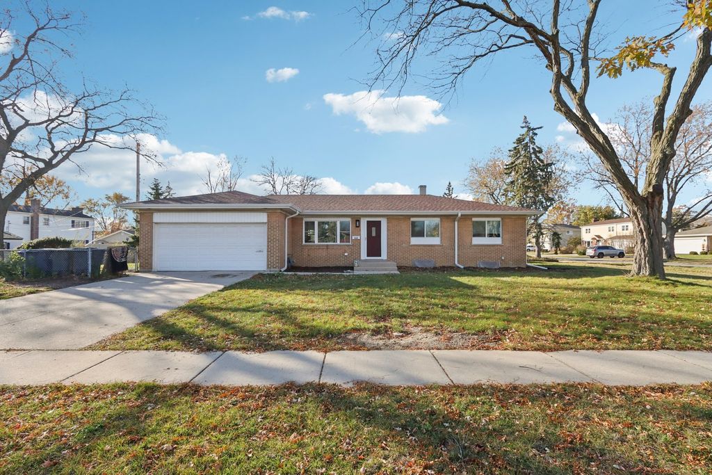 866 Clark Lane, Des Plaines, IL 60016