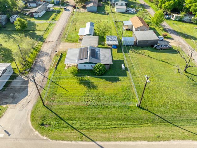 183 Grand Prairie Drive, Whitney, TX 76692