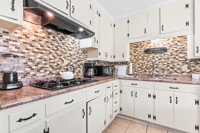 183 Grand Prairie Drive, Whitney, TX 76692