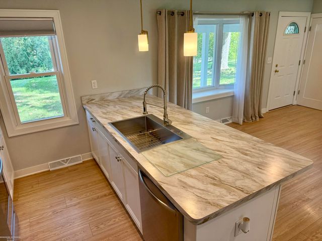 620 S Briarvale Drive, Auburn Hills, MI 48326