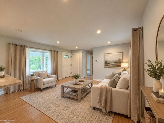 620 S Briarvale Drive, Auburn Hills, MI 48326