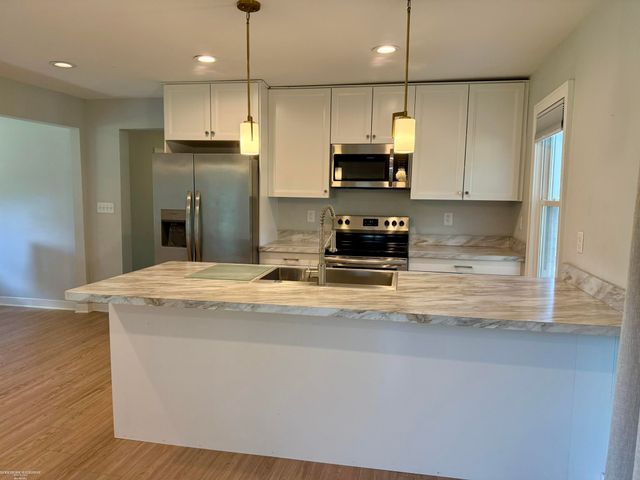 620 S Briarvale Drive, Auburn Hills, MI 48326