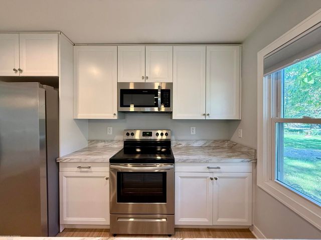 620 S Briarvale Drive, Auburn Hills, MI 48326