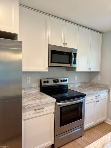 620 S Briarvale Drive, Auburn Hills, MI 48326