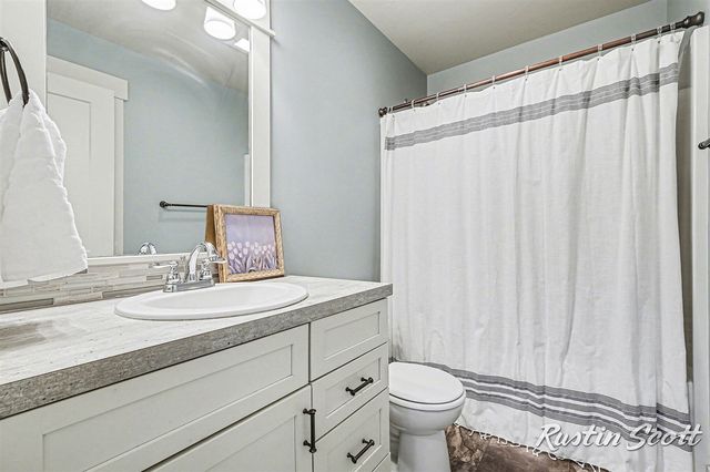 5573 Stanton Woods Drive, Hudsonville, MI 49426