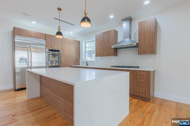 24 Ryder Road, Fair Lawn, NJ 07410