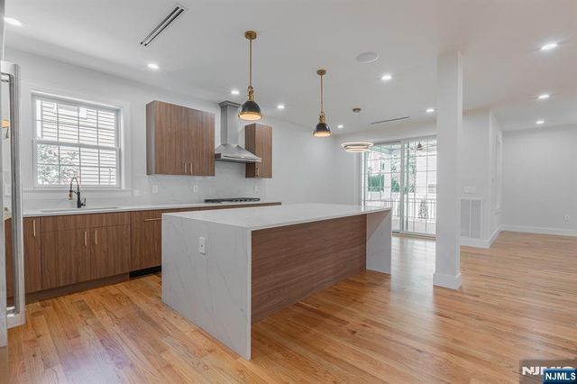 24 Ryder Road, Fair Lawn, NJ 07410