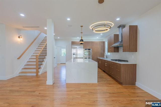 24 Ryder Road, Fair Lawn, NJ 07410