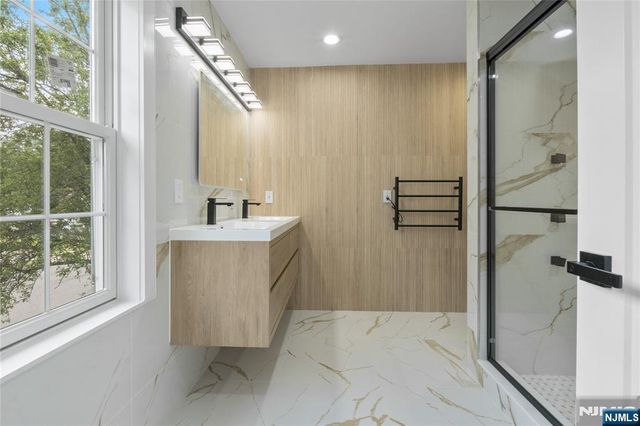 24 Ryder Road, Fair Lawn, NJ 07410