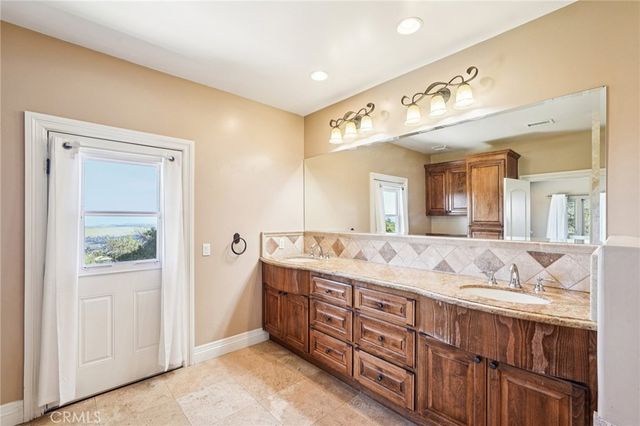 40000 Valle Vista, Murrieta, CA 92562
