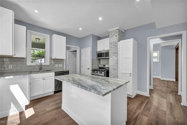 2172 West Boulevard, Cleveland, OH 44102