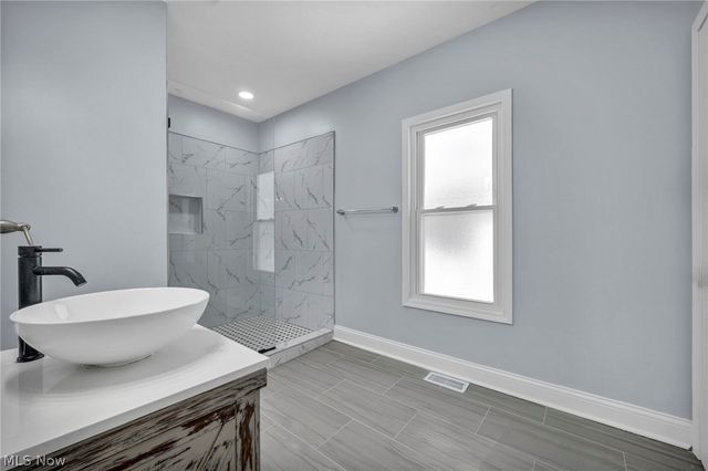 2172 West Boulevard, Cleveland, OH 44102