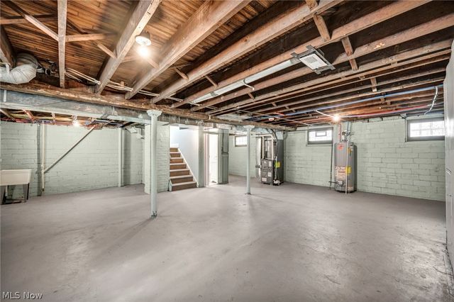 2172 West Boulevard, Cleveland, OH 44102