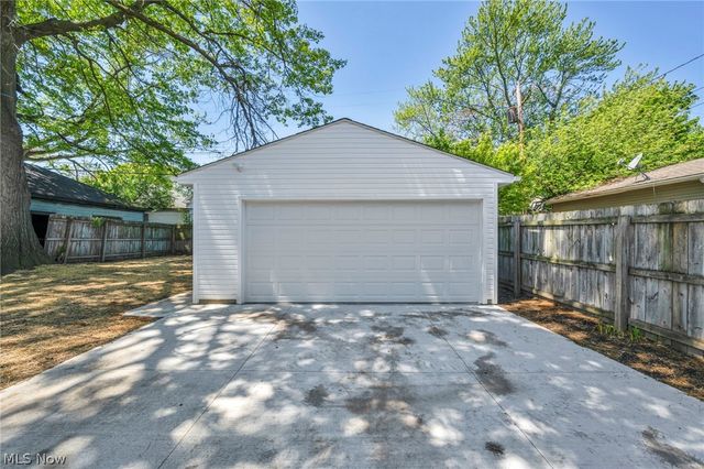 2172 West Boulevard, Cleveland, OH 44102