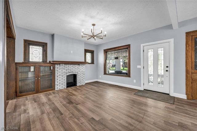 2172 West Boulevard, Cleveland, OH 44102