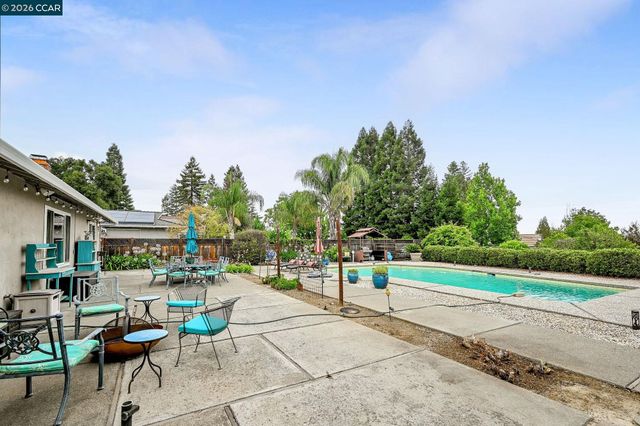 341 Twinview Dr, Pleasant Hill, CA 94523
