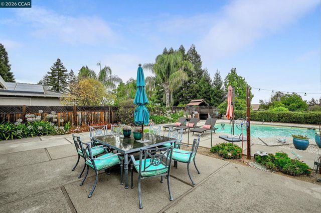 341 Twinview Dr, Pleasant Hill, CA 94523