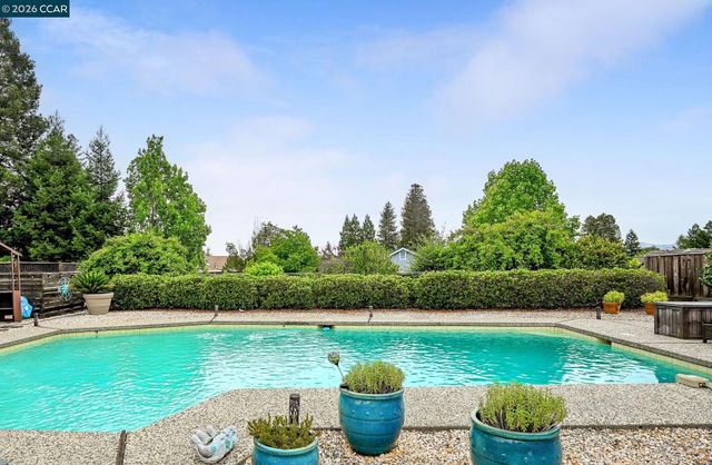 341 Twinview Dr, Pleasant Hill, CA 94523