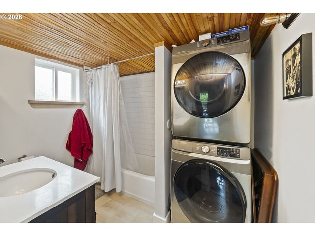 6516 Ne 23RD Ave, Portland, OR 97211