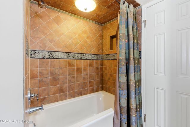2 Constitution Drive, Leonardo, NJ 07737