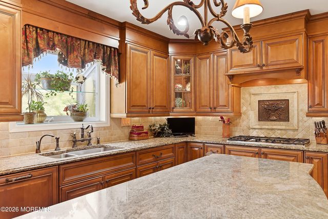2 Constitution Drive, Leonardo, NJ 07737
