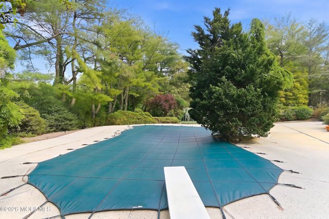 2 Constitution Drive, Leonardo, NJ 07737