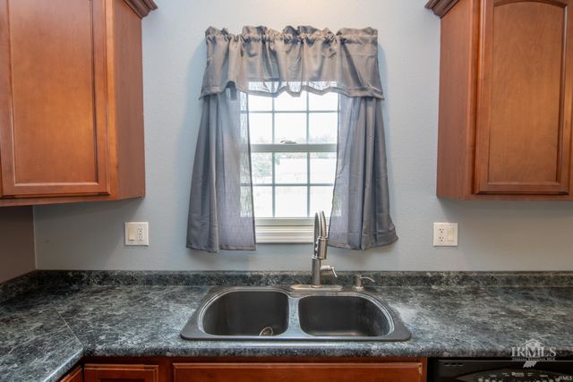 7816 W Frankie Lane, Yorktown, IN 47396