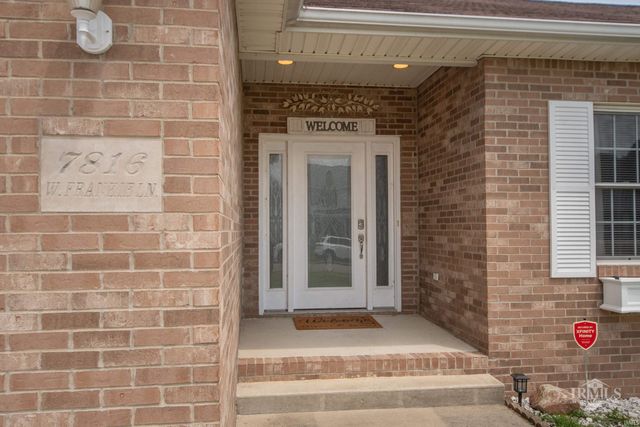 7816 W Frankie Lane, Yorktown, IN 47396