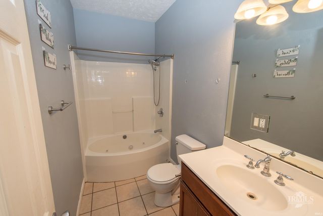 7816 W Frankie Lane, Yorktown, IN 47396