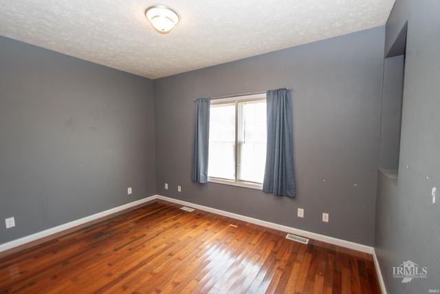 7816 W Frankie Lane, Yorktown, IN 47396