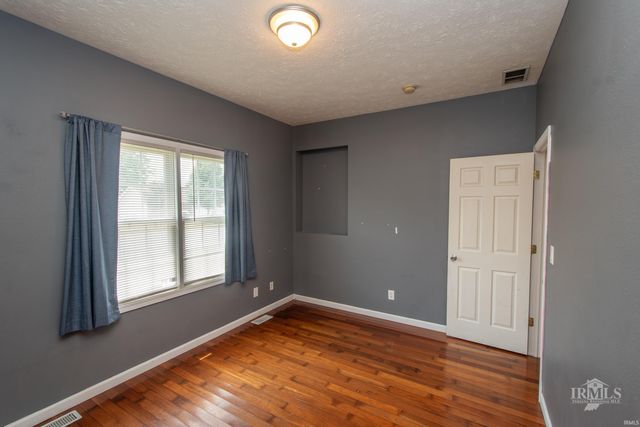 7816 W Frankie Lane, Yorktown, IN 47396