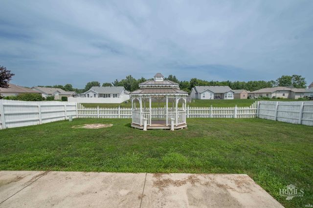 7816 W Frankie Lane, Yorktown, IN 47396