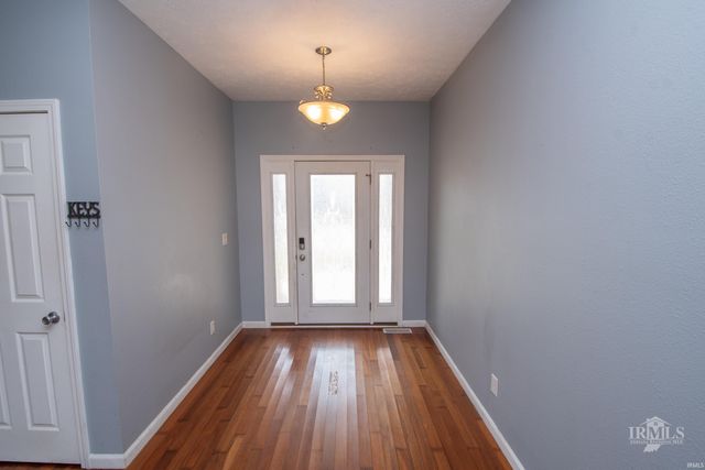 7816 W Frankie Lane, Yorktown, IN 47396