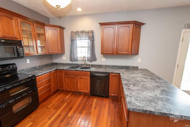 7816 W Frankie Lane, Yorktown, IN 47396