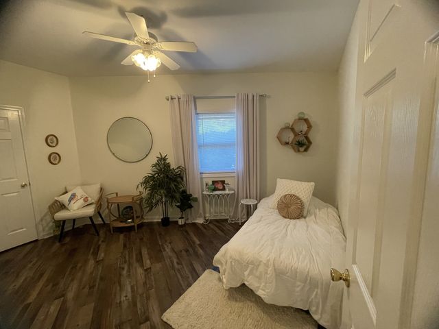 165 Cedar Point Rd, Bumpus Mills, TN 37028