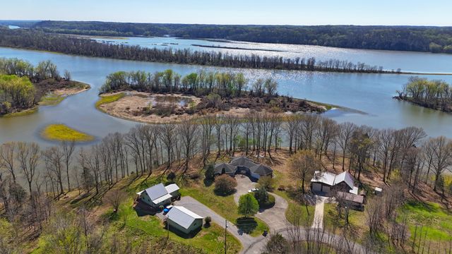 165 Cedar Point Rd, Bumpus Mills, TN 37028
