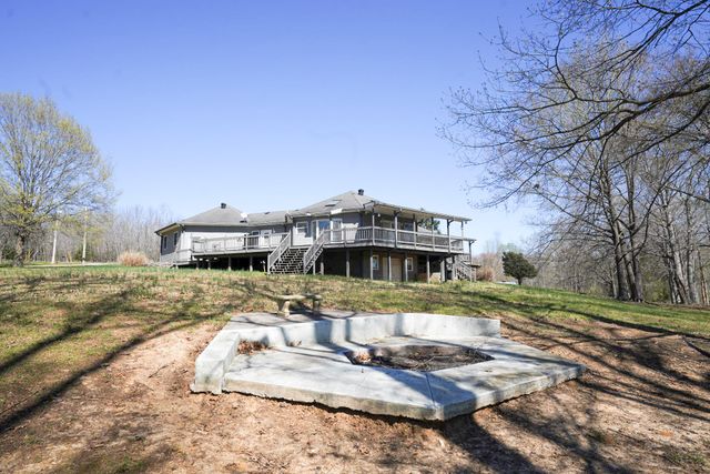 165 Cedar Point Rd, Bumpus Mills, TN 37028