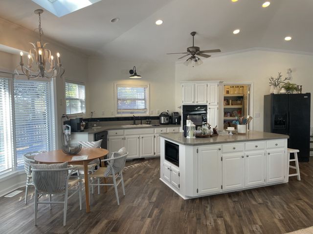 165 Cedar Point Rd, Bumpus Mills, TN 37028