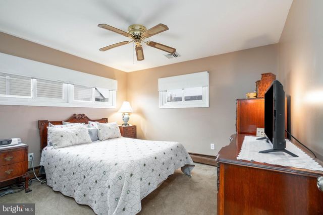 38 VICAR LN, Levittown, PA 19054