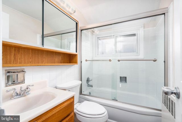 38 VICAR LN, Levittown, PA 19054